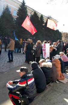 18 марта: У здания регионального УСБУ
