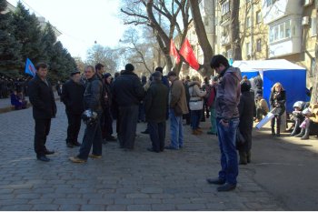 18 марта: У здания регионального УСБУ