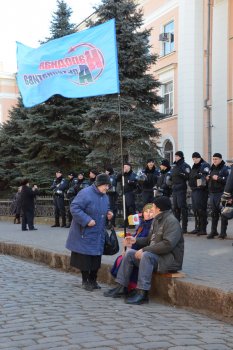 18 марта: У здания регионального УСБУ