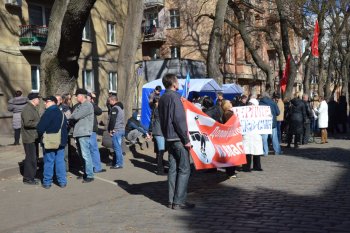 18 марта: У здания регионального УСБУ