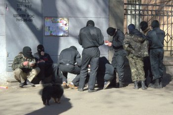 18 марта: У здания регионального УСБУ