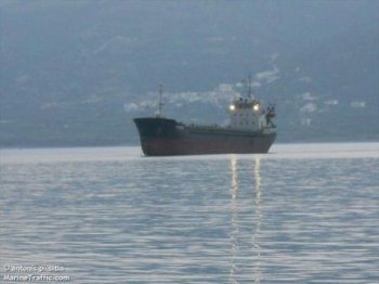 Трое украинских моряков у берегов Ливана не могут покинуть борт брошенного судна
