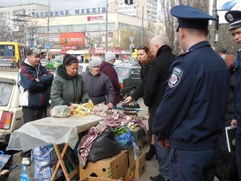 В Малиновском районе убрали стихийный рынок