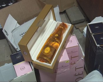 В Одессе ликвидирован подпольный склад безакцизных ликеро-водочных напитков (фото)