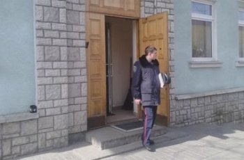 В Киеве вооруженные люди в масках напали на офис