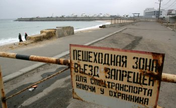 Шторм превратил пляж Черноморки в руины (фото)