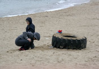 Шторм превратил пляж Черноморки в руины (фото)