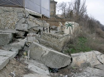 Шторм превратил пляж Черноморки в руины (фото)
