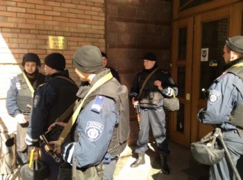 Штаб Нацгвардии заблокировали милиционеры с автоматами: проводят обыск (дополнено)