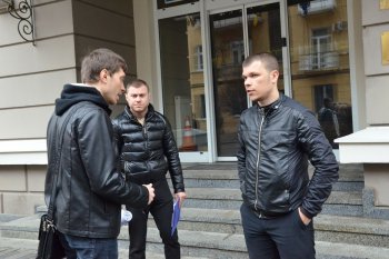 Активисты Куликового передали представителям Евросоюза цепь - символ новой украинской власти