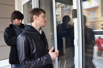 Активисты Куликового передали представителям Евросоюза цепь - символ новой украинской власти