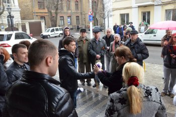 Активисты Куликового передали представителям Евросоюза цепь - символ новой украинской власти