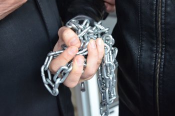 Активисты Куликового передали представителям Евросоюза цепь - символ новой украинской власти