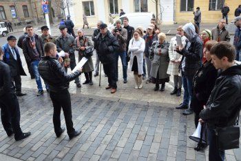 Активисты Куликового передали представителям Евросоюза цепь - символ новой украинской власти