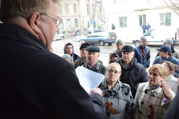 Активисты Куликового передали представителям Евросоюза цепь - символ новой украинской власти