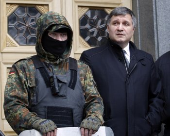 Аваков  считает, что Украине не стоит уходить "в сторону банд"