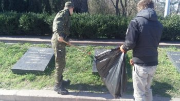 Активисты "Одесской Дружины" организовали генеральную уборку на Аллее Славы (фото)