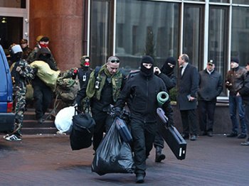 Милиция в предпоследний раз предлагает радикалам сдать оружие