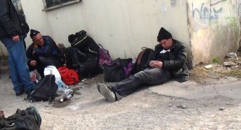 «Кляті москалі» опять наврали: Возле погранчасти в Мариуполе никто не дрался, просто били морды (видео, фото)