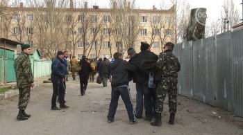 «Кляті москалі» опять наврали: Возле погранчасти в Мариуполе никто не дрался, просто били морды (видео, фото)