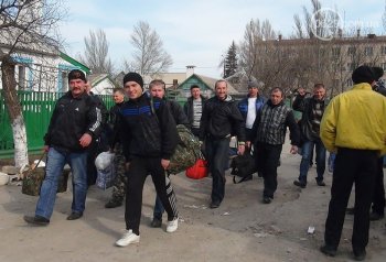 «Кляті москалі» опять наврали: Возле погранчасти в Мариуполе никто не дрался, просто били морды (видео, фото)