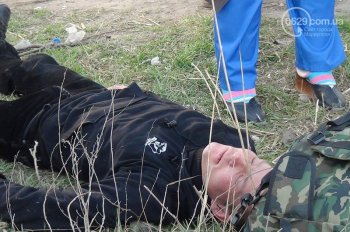 «Кляті москалі» опять наврали: Возле погранчасти в Мариуполе никто не дрался, просто били морды (видео, фото)