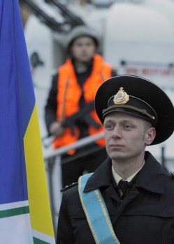 Морские пограничники получили награды и новые звания (фото)