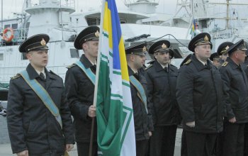 Морские пограничники получили награды и новые звания (фото)