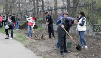 Одесситы вышли на субботник, чтобы убрать приморские склоны