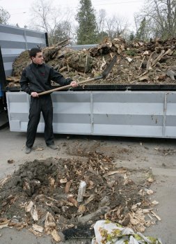 Одесситы вышли на субботник, чтобы убрать приморские склоны