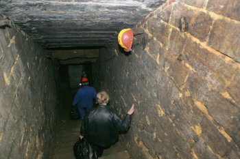 Журналисты побывали в катакомбах в лагере партизан Дроздова (фото)