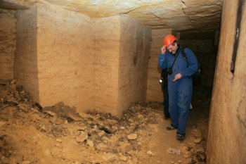 Журналисты побывали в катакомбах в лагере партизан Дроздова (фото)