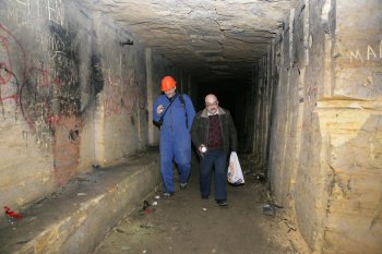 Журналисты побывали в катакомбах в лагере партизан Дроздова (фото)