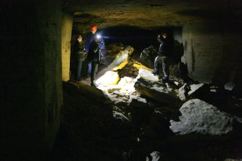 Журналисты побывали в катакомбах в лагере партизан Дроздова (фото)
