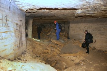 Журналисты побывали в катакомбах в лагере партизан Дроздова (фото)