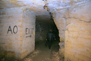 Журналисты побывали в катакомбах в лагере партизан Дроздова (фото)