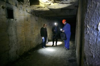 Журналисты побывали в катакомбах в лагере партизан Дроздова (фото)