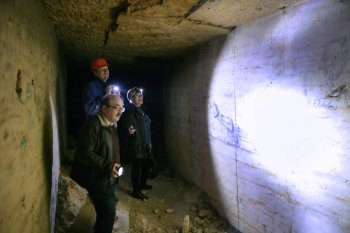 Журналисты побывали в катакомбах в лагере партизан Дроздова (фото)