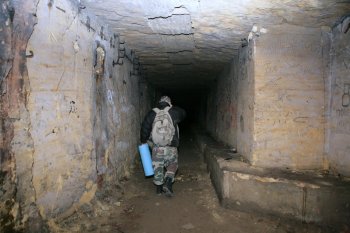 Журналисты побывали в катакомбах в лагере партизан Дроздова (фото)