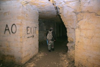 Журналисты побывали в катакомбах в лагере партизан Дроздова (фото)