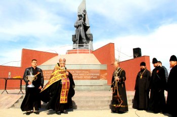 В честь освобождения Одессы состоялся автопробег военной техники и высадка деревьев
