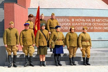 В честь освобождения Одессы состоялся автопробег военной техники и высадка деревьев