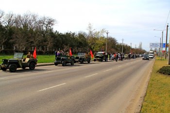 В честь освобождения Одессы состоялся автопробег военной техники и высадка деревьев