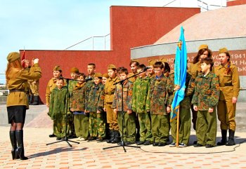 В честь освобождения Одессы состоялся автопробег военной техники и высадка деревьев