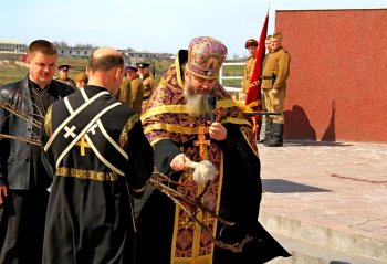 В честь освобождения Одессы состоялся автопробег военной техники и высадка деревьев