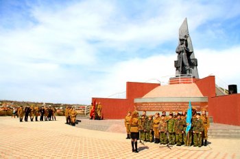 В честь освобождения Одессы состоялся автопробег военной техники и высадка деревьев