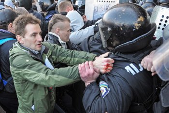 МВД Украины: Девять человек пострадали во время штурма здания управления СБУ в Луганске