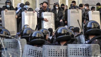 В Донецке и Харькове здания СБУ и ОГА освобождены от протестующих