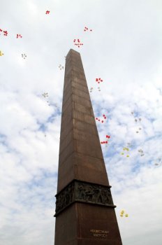 В преддверии 70-летия освобождения Одессы лучшие школьники заступили на Почетную Вахту на Посту №1