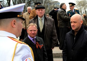 В преддверии 70-летия освобождения Одессы лучшие школьники заступили на Почетную Вахту на Посту №1